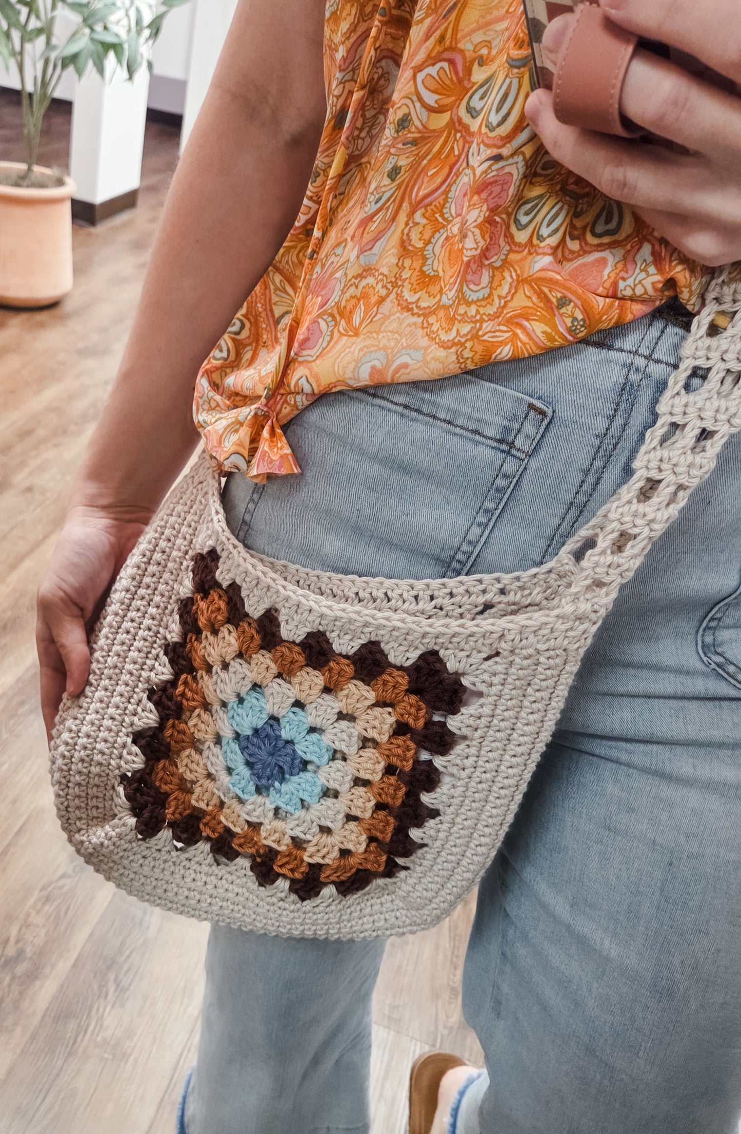 Hand Crocheted Crossbody Purse (Blue/Neautral)