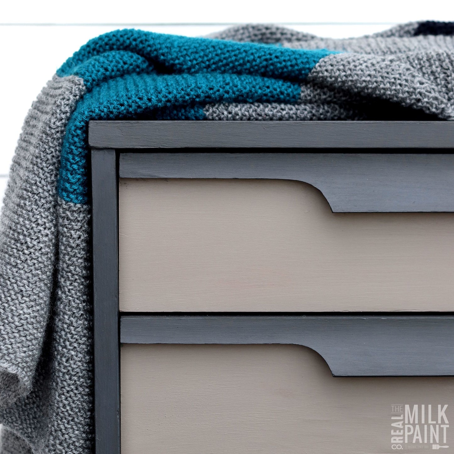 Real Milk Paint Pint-Color Black Iron