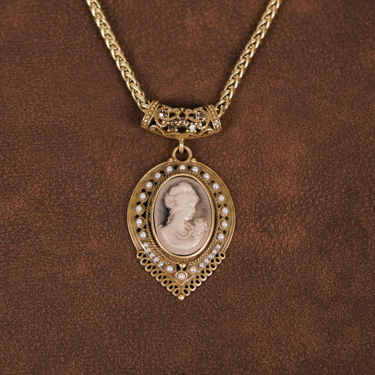 Vintage 18K Gold Plated Mother's Day Cameo Pendant Necklace
