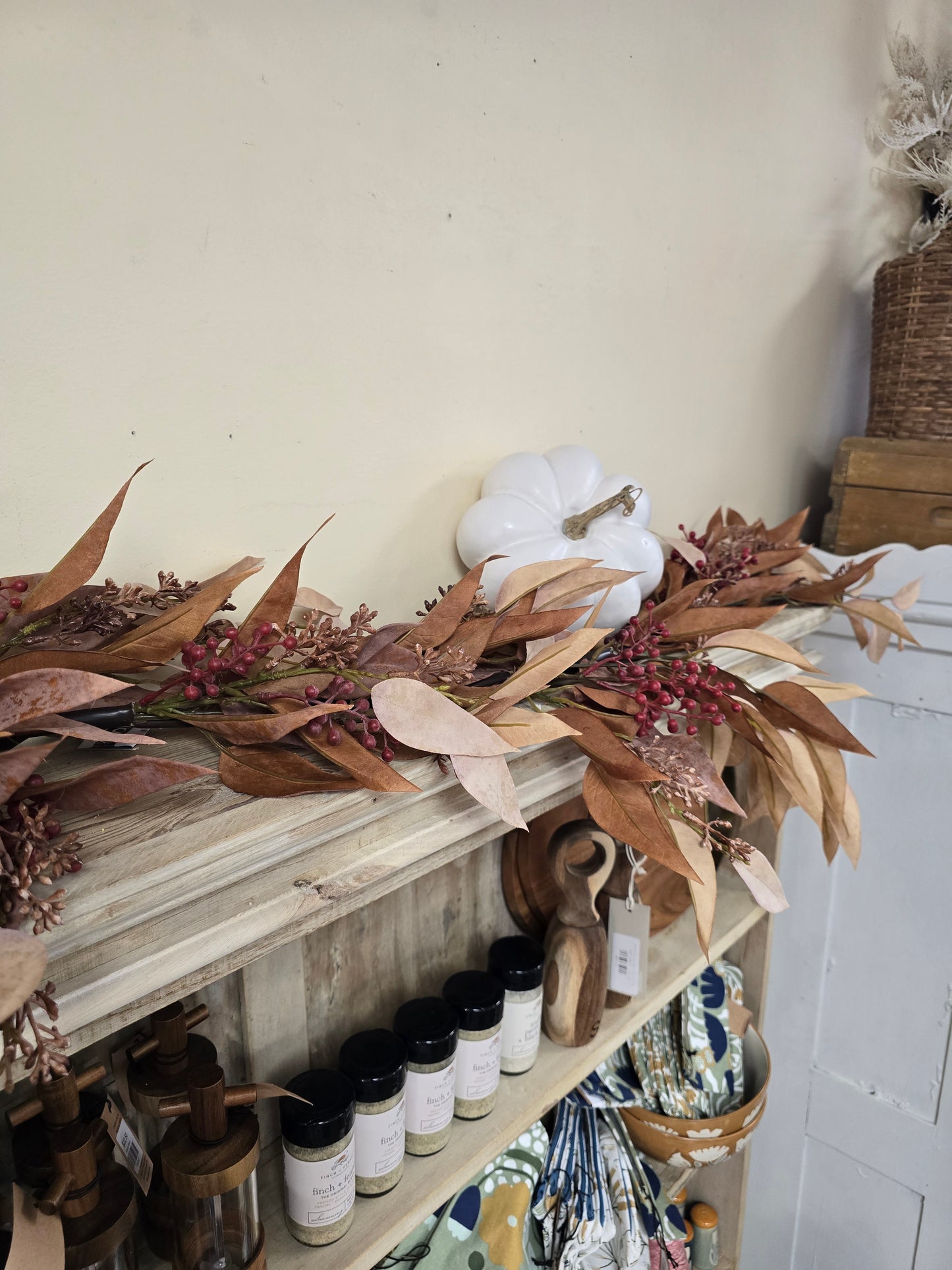 Neutral Eucalyptus Garland