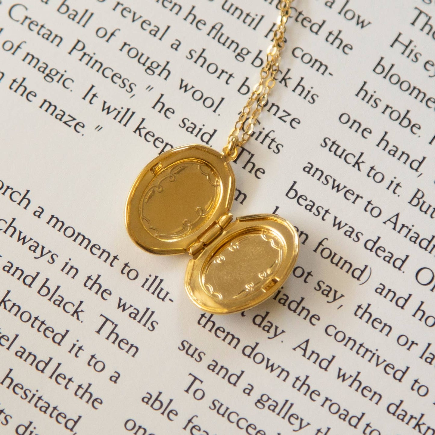 Vintage Gold-Plated Medium Oval Locket Necklace