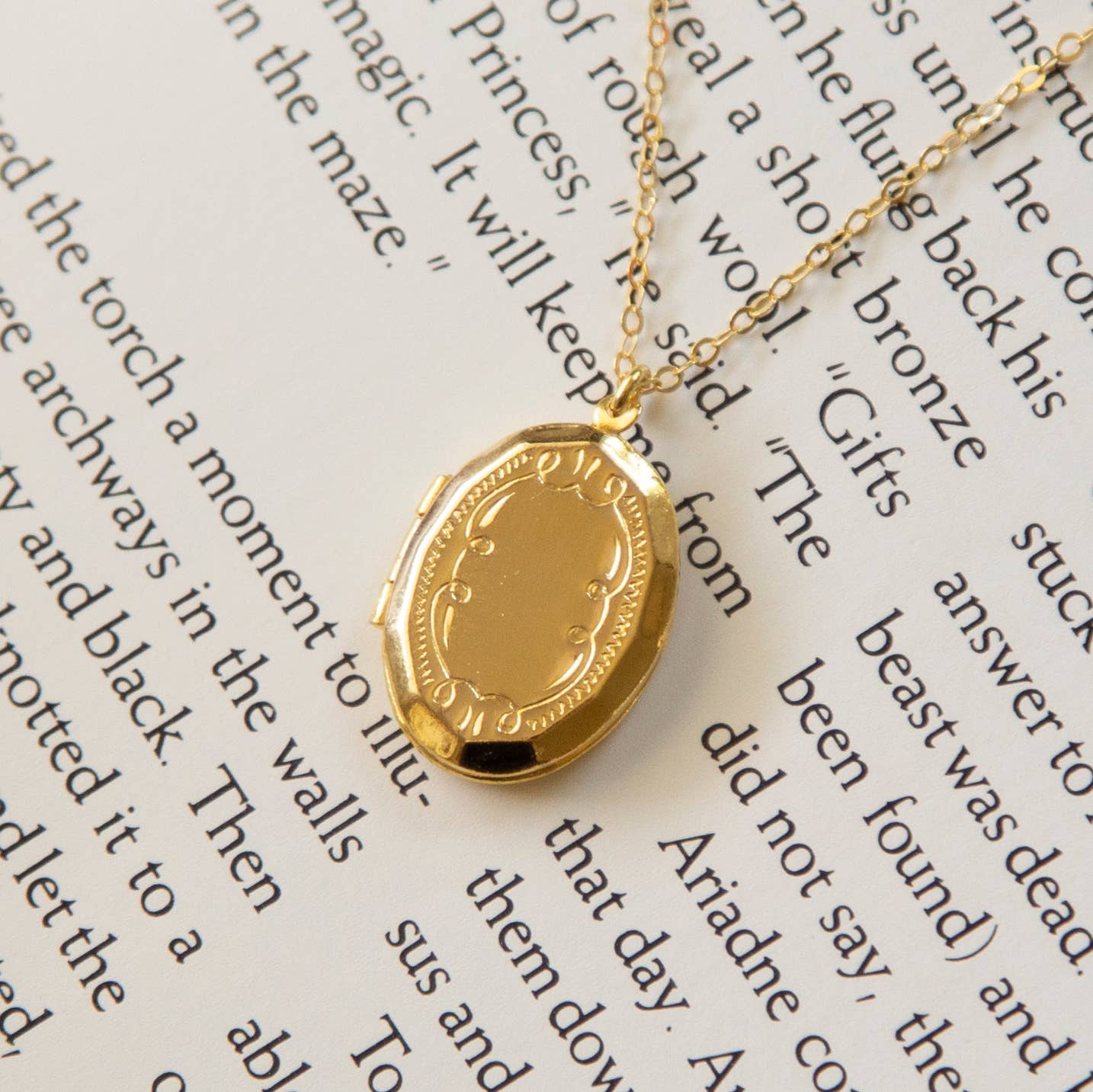 Vintage Gold-Plated Medium Oval Locket Necklace