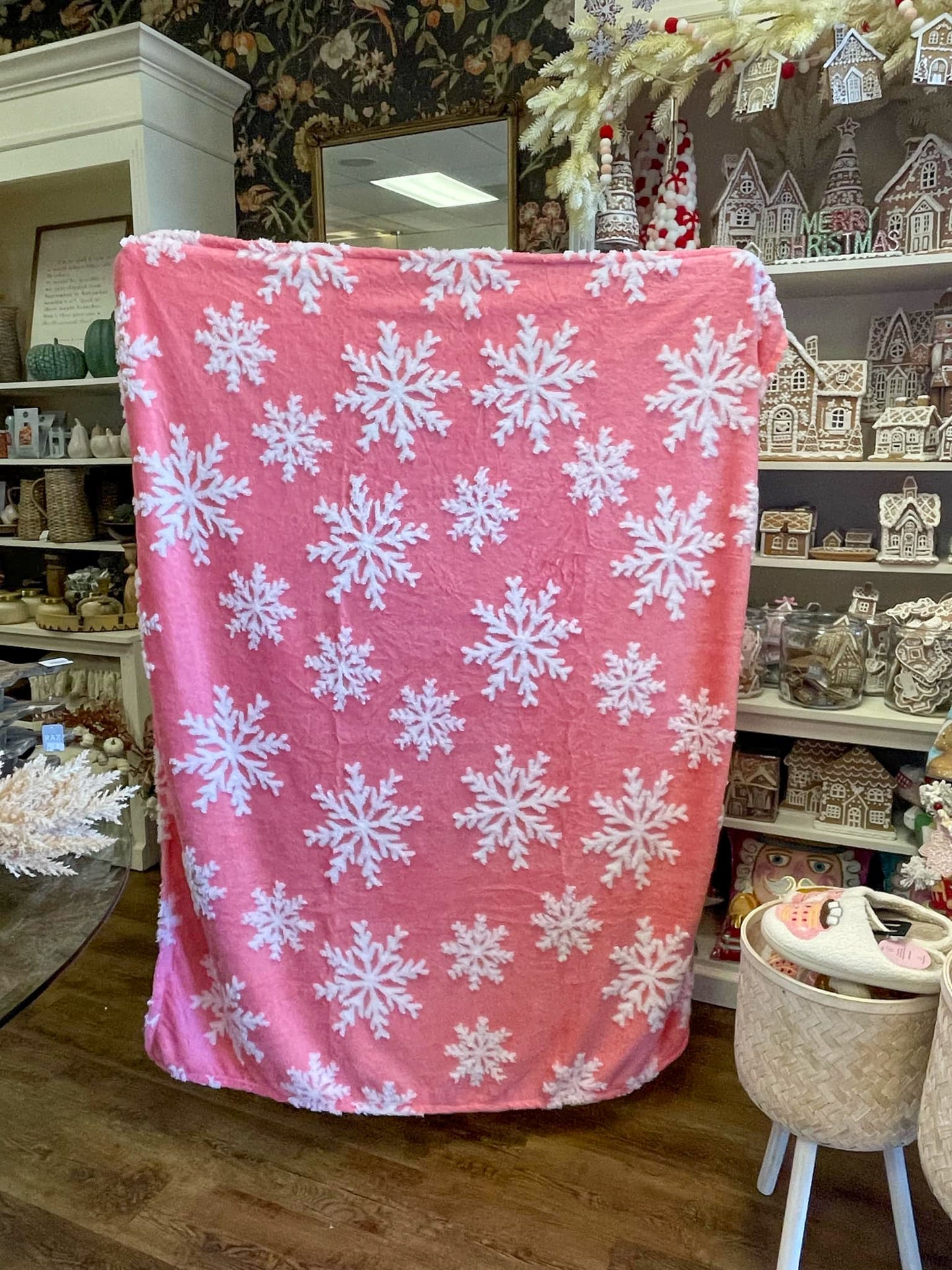 Pink Snowflake Feather Yarn Blanket