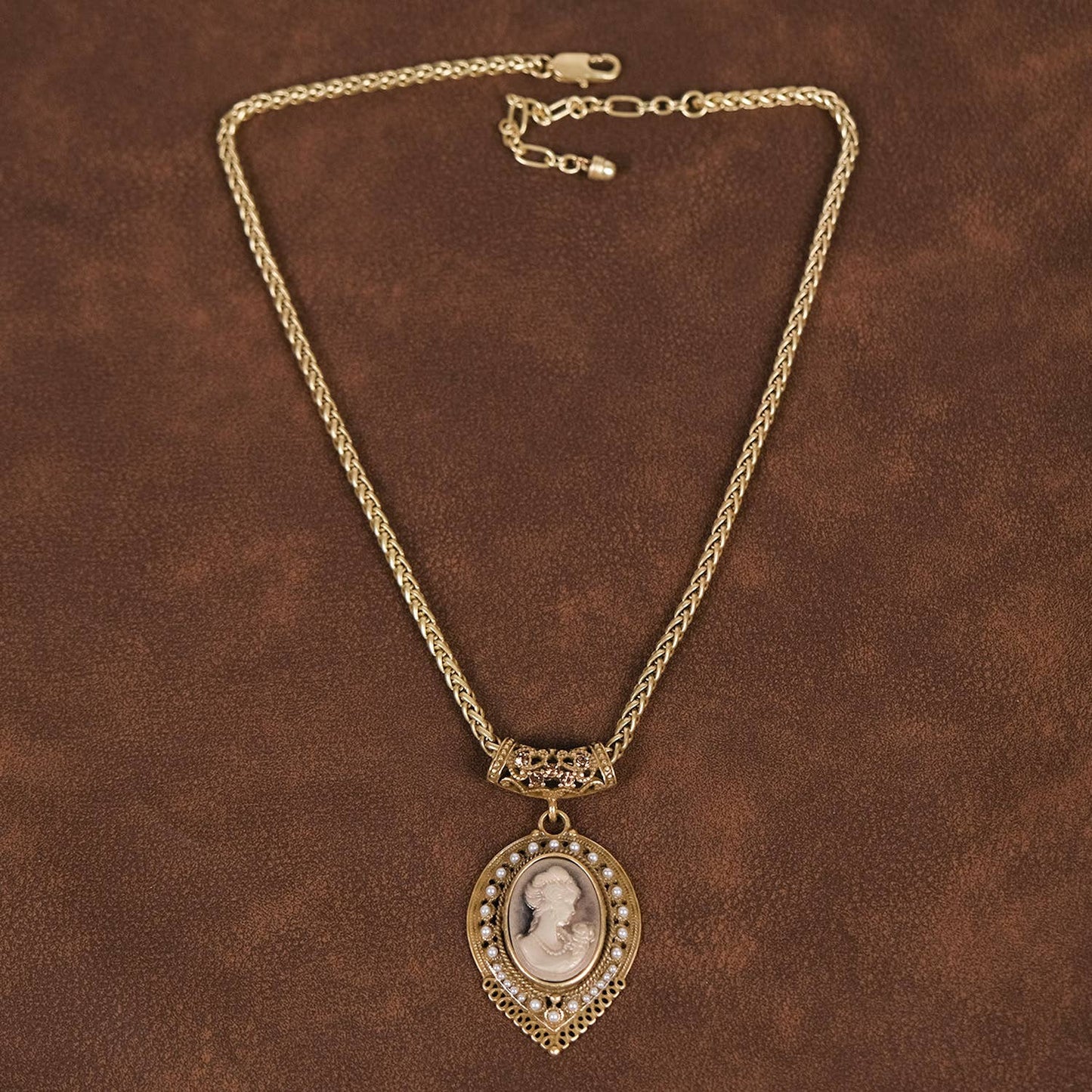 Vintage 18K Gold Plated Mother's Day Cameo Pendant Necklace