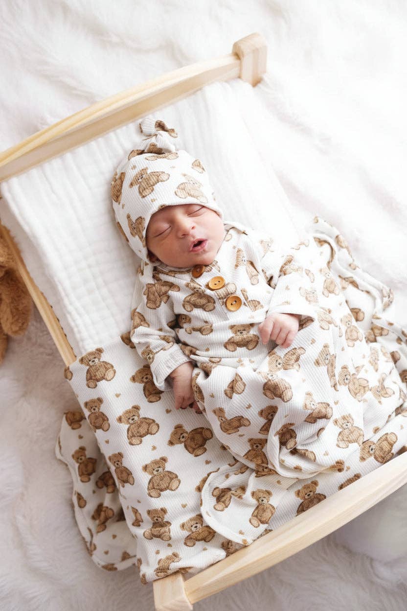Bamboo Waffle Newborn Baby Knot Gown & Hat Set | Beary Sweet