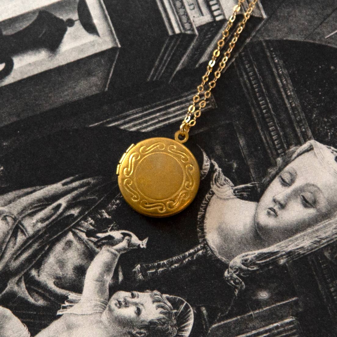 Vintage Large Round Locket Necklace (Simple)