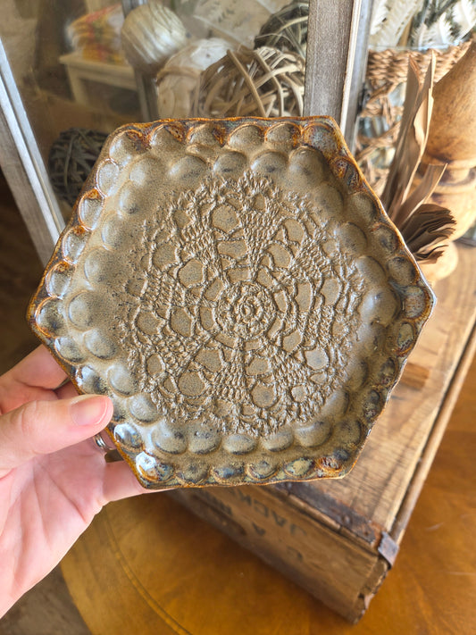 Fingerprint Pottery Hexagon Dish (Mocha)