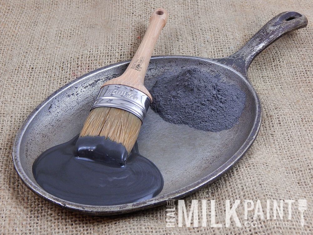 Real Milk Paint Pint-Color Black Iron