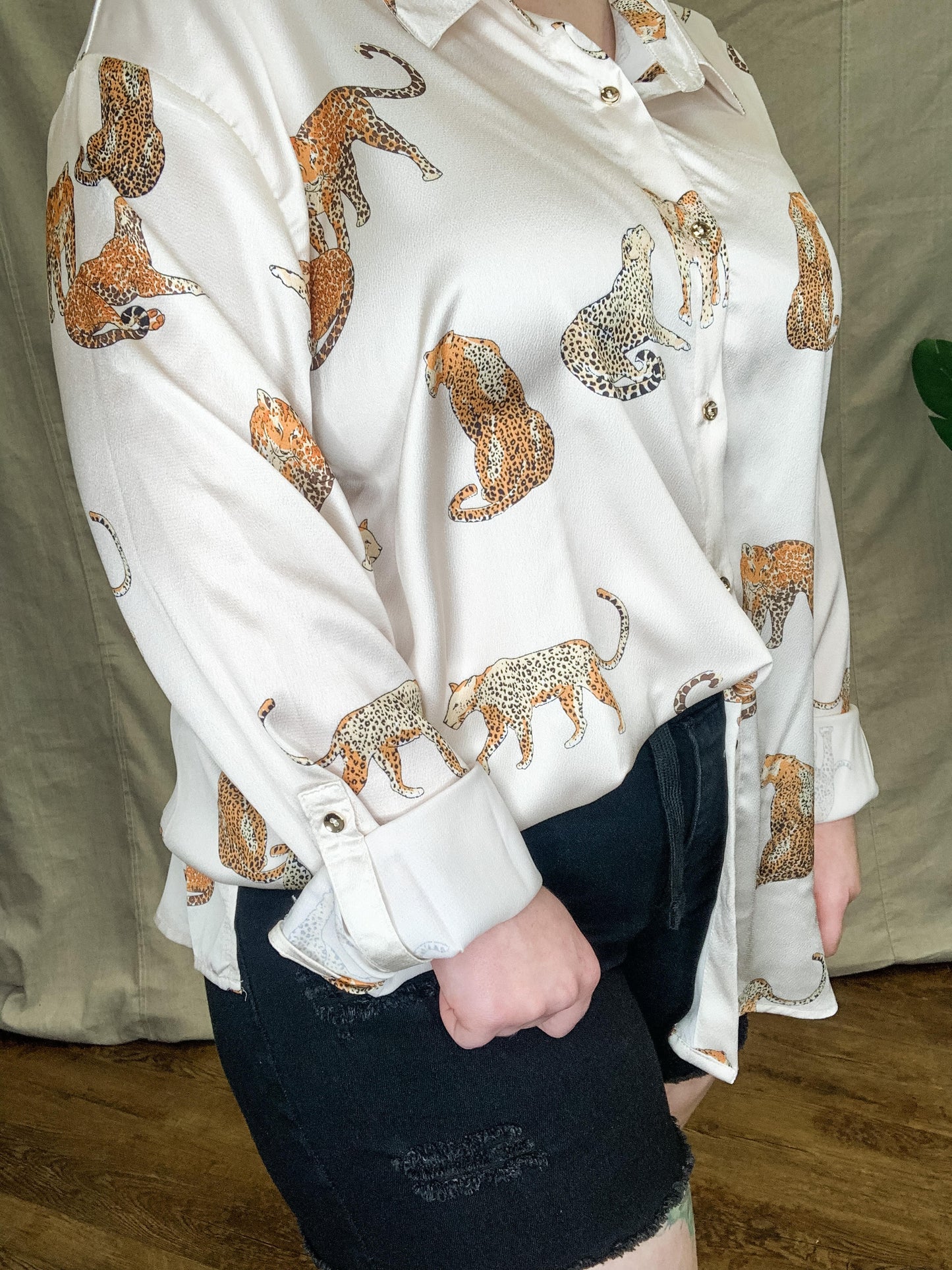 Into the Wild Ivory Button Up Top (XL TO 2XL)